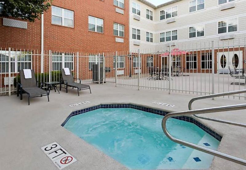 Towneplace Suites By Marriott Dallas Bedford Extérieur photo